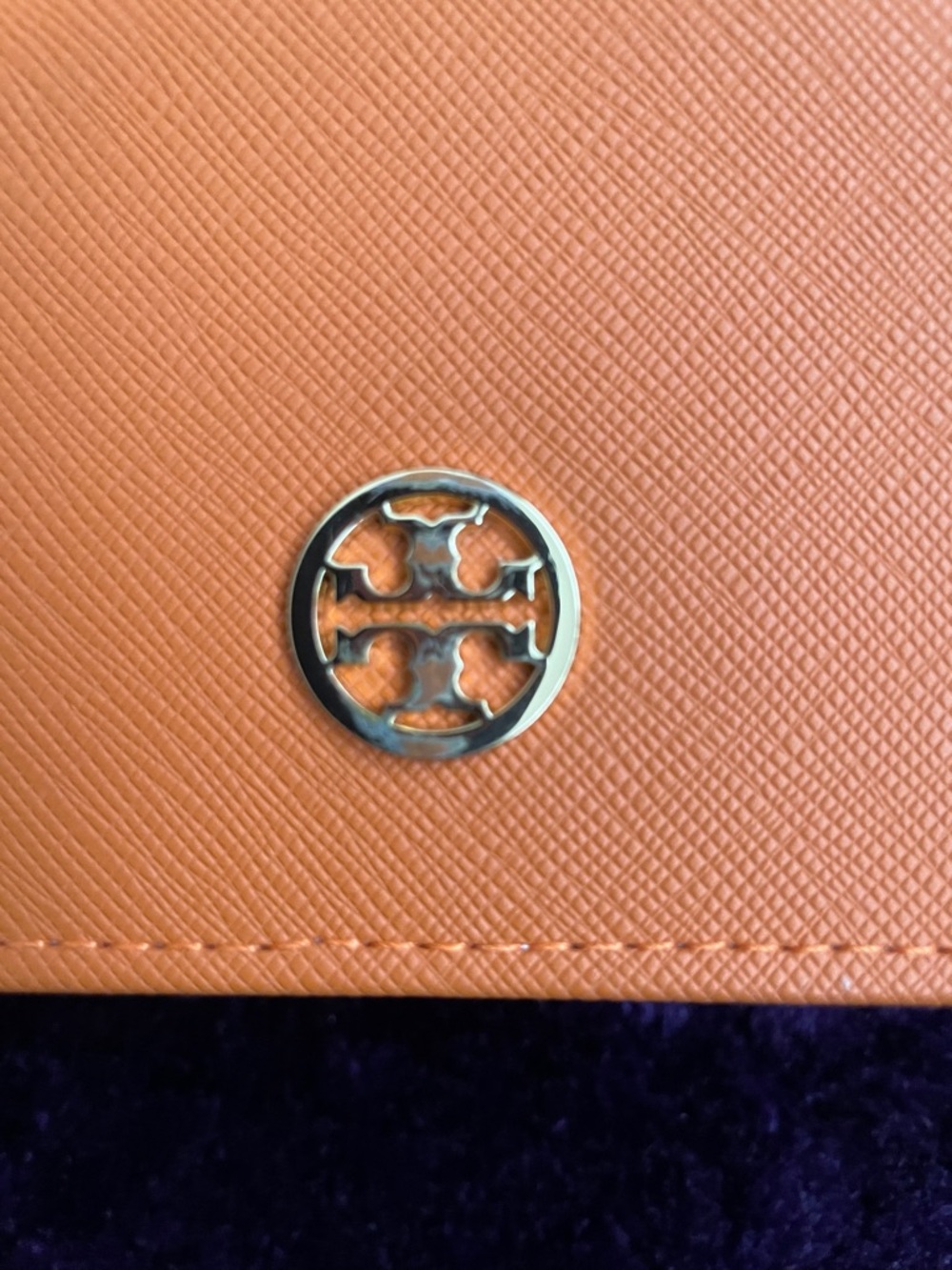 Tory Burch Orange Leather Continental Sunglass Case - Picture 3 of 5
